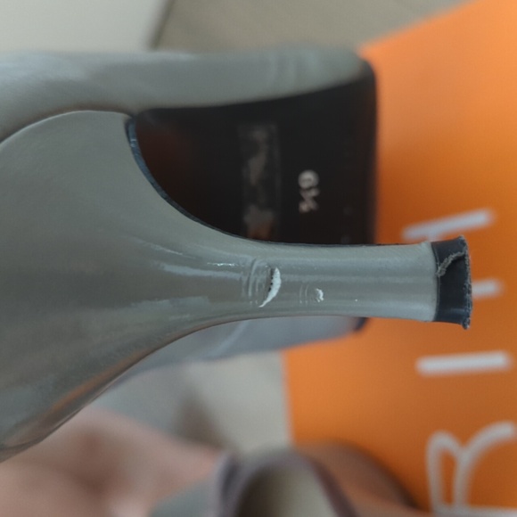 Greige ribbon trimmed pumps size 6.5 - Picture 11 of 12